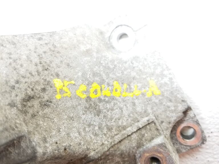 14 15 16 TOYOTA COROLLA ENGINE MOUNT BRACKET OEM - Image 2