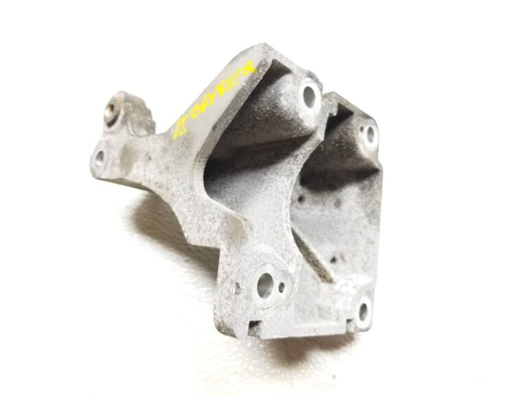 14 15 16 TOYOTA COROLLA ENGINE MOUNT BRACKET OEM - Image 4